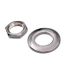 Aluslevy + mutteri 6.3 mm jakille, black chrome, pyöristetty, halk. 20 mm, reikä 10.5 mm, näyttävä