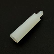 Muovinen jatkomutteri 20mm M3