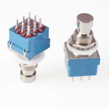 Jalkakytkin 3PDT lukkiutuva, 3xON-ON, PK1449