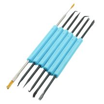 Juotostyökalusarja piirilevyn ja tinausten rappailussa käytettäviä työkaluja