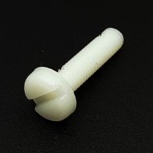 Koneruuvi muovia, muoviruuvi urakanta 4 x 16 mm 1kpl