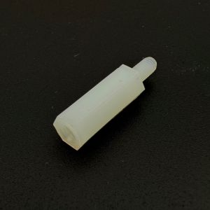 Muovinen jatkomutteri 15mm M3